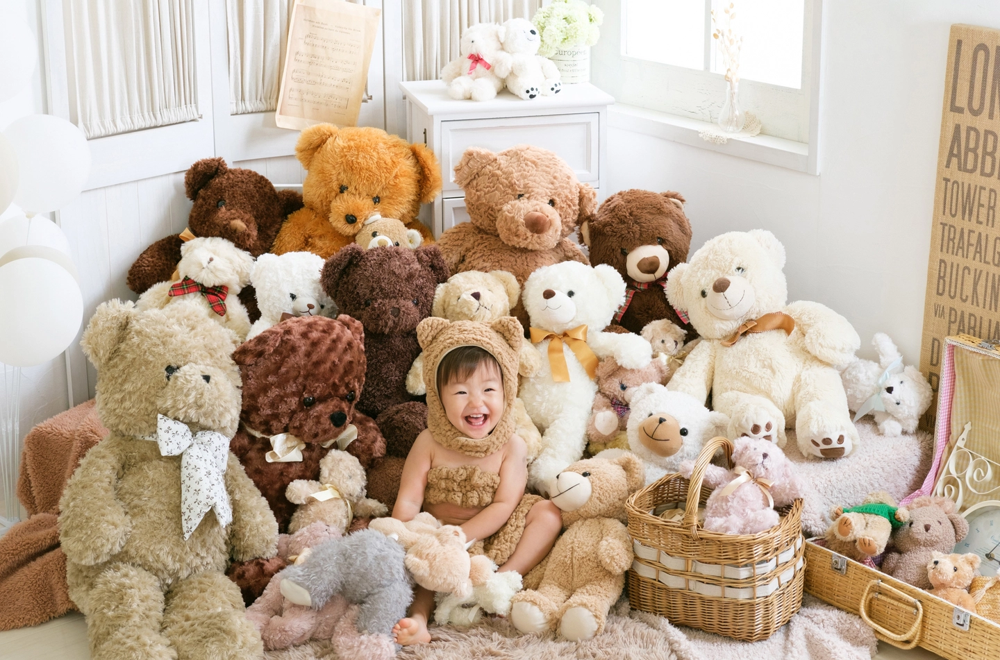 くまの着ぐるみで撮影した子どもの写真 1