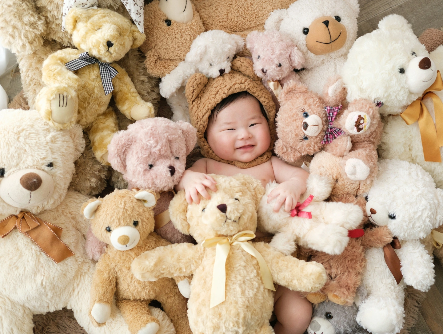 くまの着ぐるみで撮影した子どもの写真 2