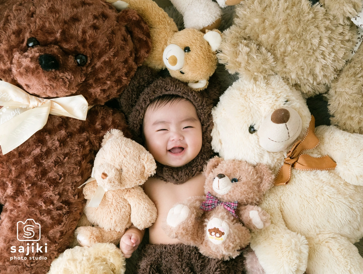 くまの着ぐるみで撮影した子どもの写真 8